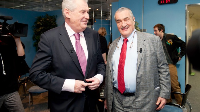 Zeman dostal na účet peníze na autobus. Aby odjel na Vysočinu