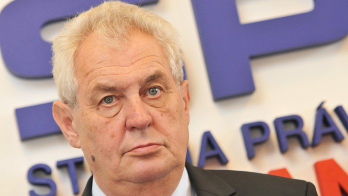 Kostlivec ve skříni: Zemanova ČSSD chtěla za podíl na moci 150 milionů!