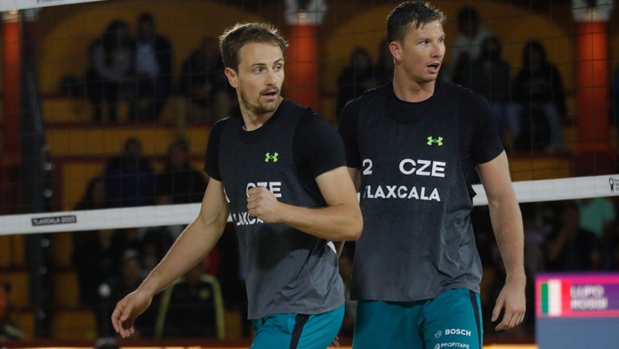 Historický úspěch! Perušič a Schweiner jsou v semifinále MS. Porazili světové jedničky
