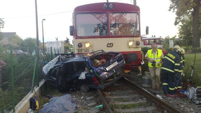 Vlak sešrotoval auto v Litovli