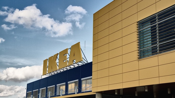 IKEA varuje před vlastním výrobkem. Nebezpečné zrcadlo může spadnout ze zdi