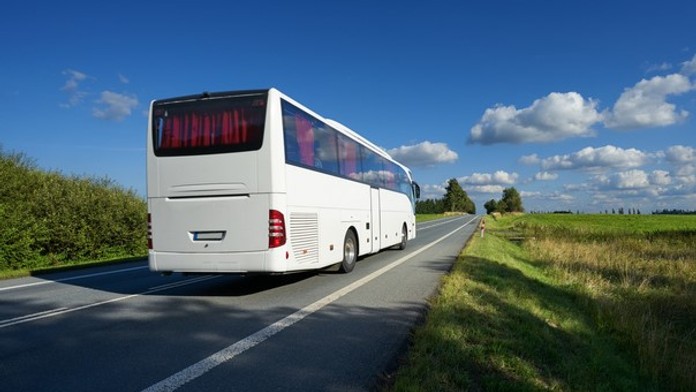 Rozčílený řidič: V době zavřených škol studenti zbytečně cestují
