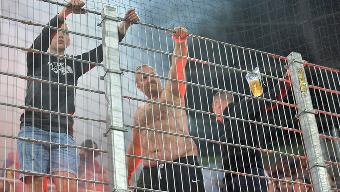Sparťanští fanoušci si vybili frustraci. Po zápase napadli pořadatele
