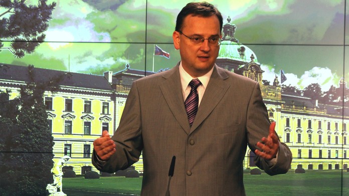 Premiér Nečas pojede na tancovačku do Čimelic. Kvůli urážce