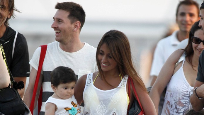 Vzorný taťka Messi si užívá na Ibize synka i krásné Antonelly