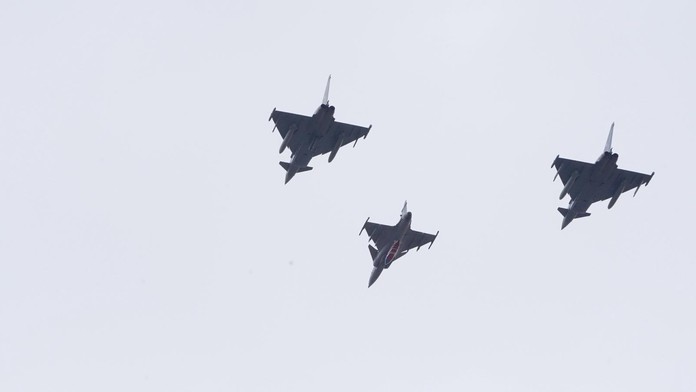 Nad Prahou proletěly gripeny