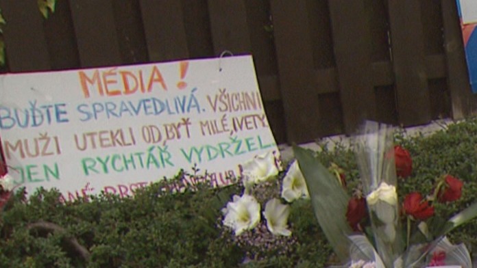 DALŠÍ VZKAZ na vile v Uhříněvsi! Tentokrát hájí Josefa Rychtáře