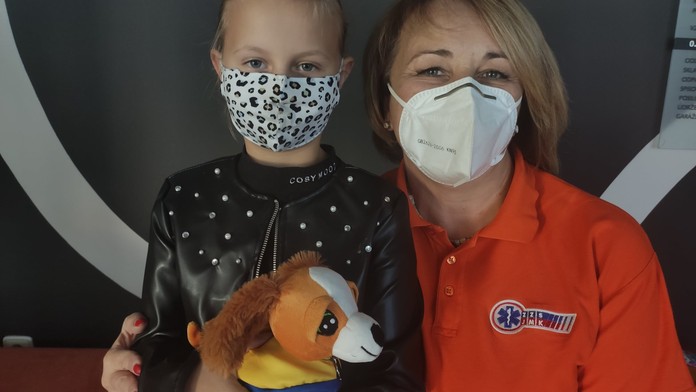 Malá Kačenka zachránila mámě život. Ta zkolabovala na hřbitově