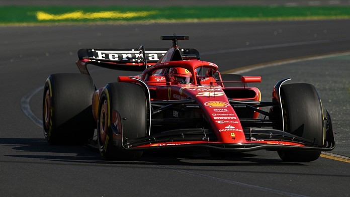 Verstappen nebyl ani jednou nejrychlejší. V tréninku se dařilo Leclercovi