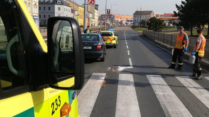 Senior přehlédl kluky na přechodu v Krnově, srazil je v plné rychlosti