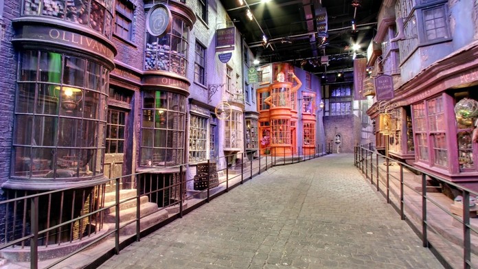 Jako v pohádce: Projděte se Šikmou uličkou, kterou kráčel Harry Potter!