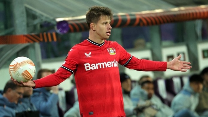 Hložek v přípravě zářil, za Leverkusen se trefil i Schick
