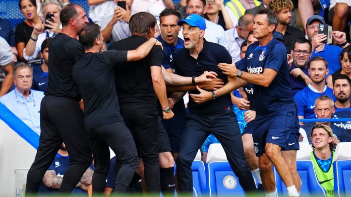 Divoké londýnské derby skončilo remízou! Tuchel s Contem se málem porvali