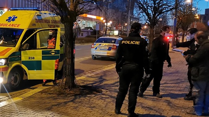 Divoký víkend v Plzeňském kraji: Dva muži jsou vážně pobodaní