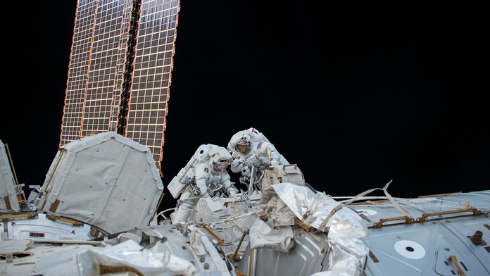 Astronauti vystoupili z ISS do vesmíru, byli tam dlouhé hodiny