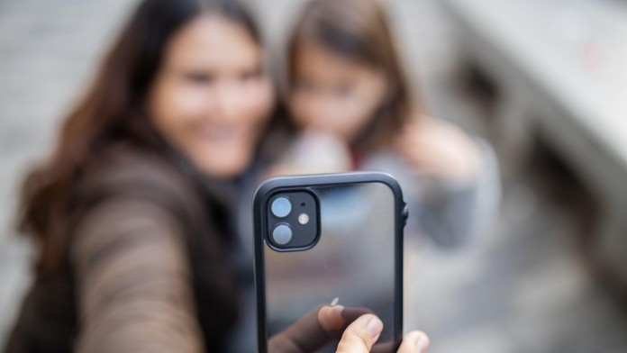 Revoluční funkce: Z nového iPhonu bude možné volat i textovat bez signálu