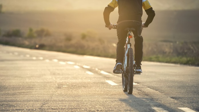 Cesta domů se protáhla, cyklista jel 500 kilometrů špatným směrem