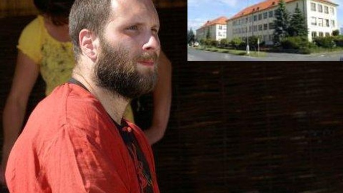 SVĚDECTVÍ MANŽELKY: Víme, proč si ředitel ZŠ Bor Šrámek prostřelil hlavu přímo ve škole