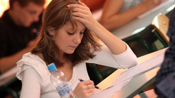 Maturanti zuří: Test z češtiny se nedal stihnout! Vyzkoušejte si ho