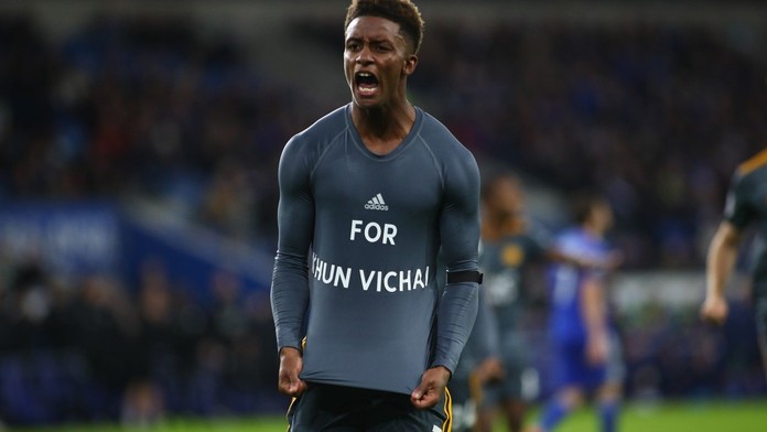 Leicester hrál pro zesnulého šéfa. Za poctu dostal Grey žlutou kartu