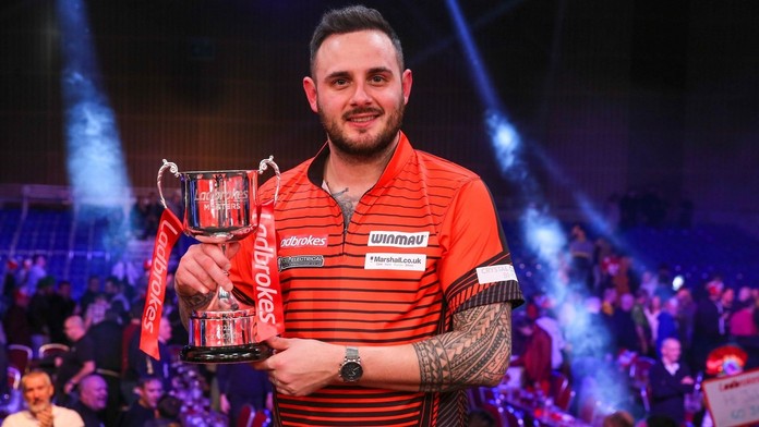 Startuje šipkařské Masters. Obhájí Cullen titul? Sledujte na Voyo