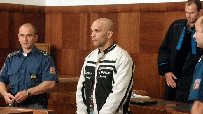 Feťák ROZŠLAPAL HLAVU prodavači v obchodě! Zmírnili mu trest z DOŽIVOTÍ na 30 let!