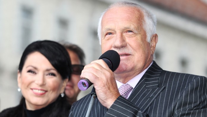 Politický podnikatel Hošek prodělal na Klausovi v kampani 21 milionů!