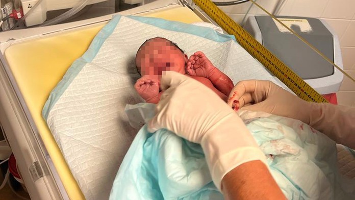 Malá Katrin pospíchala na svět. Narodila se v sanitce před obchodním centrem