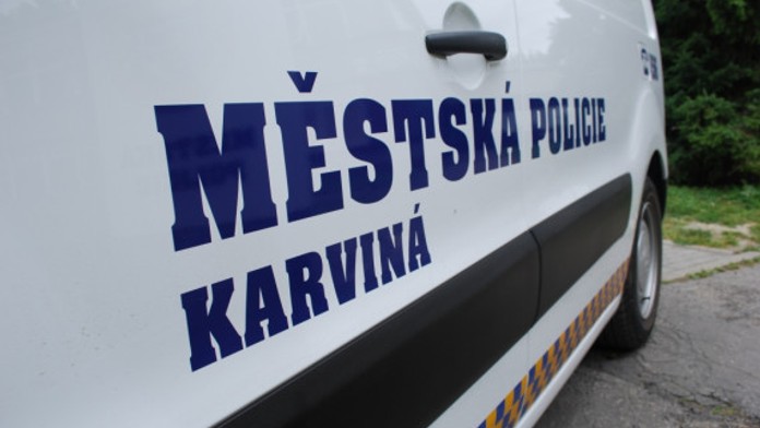 Otec vyhodil z domu svého syna (5)! Hledat se ho vydala jeho sestra (8)!