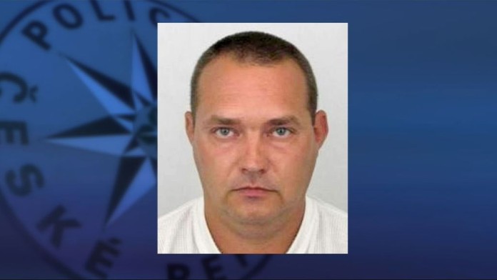 Po taxikáři pátrala policie i rodina, on si mezitím užíval v lese