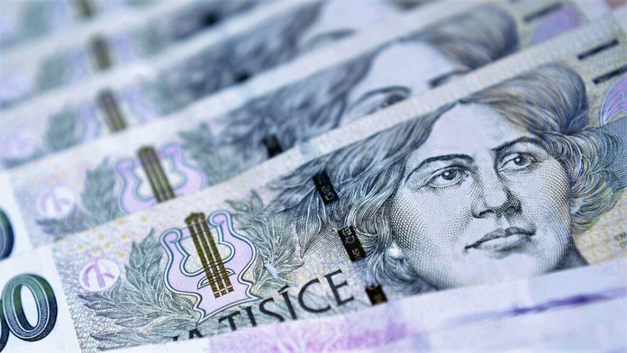Hrozí Česku měnová krize? Dotkla by se i běžných spotřebitelů, tvrdí ekonom