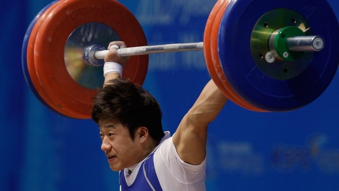 VIDEO: Vzpěrač zvedal 162 kg, obrovský tlak nevydržel jeho loket