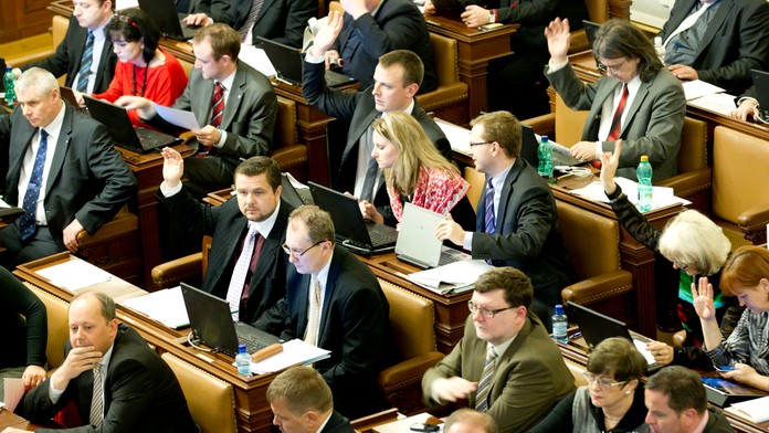 Zákon o církevních restitucích jde do finále. Opozice neuspěla