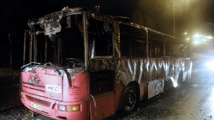 Na Kolínsku v pátek ráno shořel autobus. Naštěstí byl prázdný
