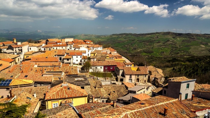 Italské město chce zachránit svou populaci, domy nabízí za jedno euro