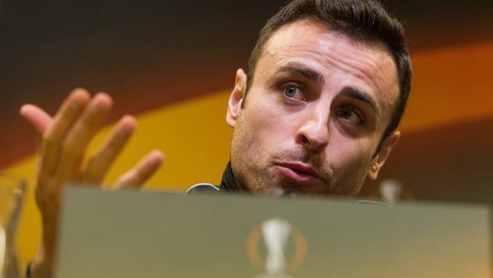 Známého fotbalistu štvou novináři. Udělal rozhovor sám se sebou!