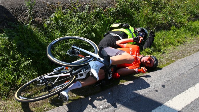 Hrozivý střet v Portugalsku! Cyklista v plné rychlosti srazil pořadatelku