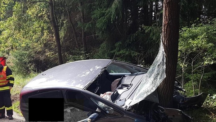 Tragická nehoda na Prachaticku. Zemřel jeden člověk, další se zranili