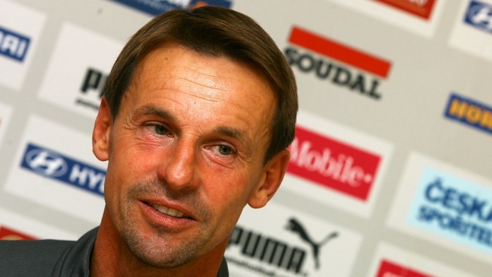 POTVRZENO: Straka novým trenérem Slavie! Zuří sparťani i slávisti!