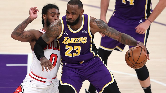 LeBron a spol. se pořádně zapotili proti Bulls, Satoranský opět chyběl