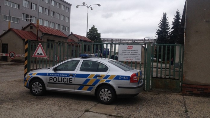 Vražda? V kovošrotu v Hostivaři našli ženské tělo bez hlavy