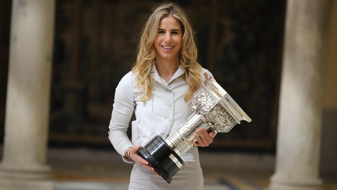 Ester Ledecká má trofej Evropské unie