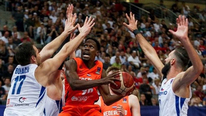 Basketbalisté zabrali, i přes hrozivou třetí čtvrtinu zdolali Nizozemce