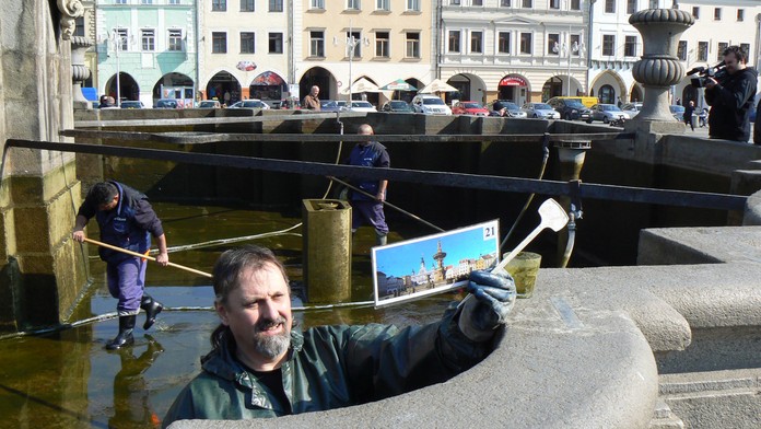 Pako! Muž nalil do kašny v Brně pěnu do koupele