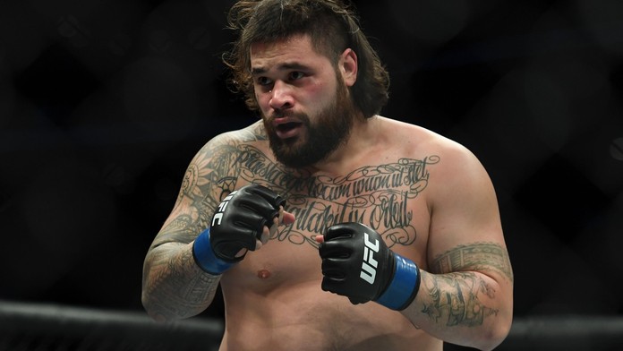 Ranař z UFC to přehnal. Vyrobil v baru pracovní úraz, čeká ho vězení!