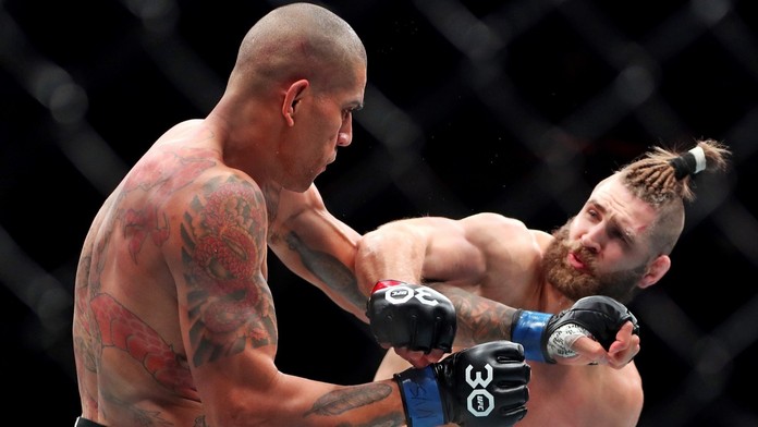 UFC po letech kritiky představila nové rukavice, mají snížit zranění rukou či očí