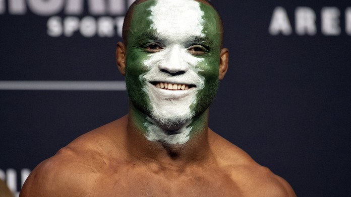 Nečekané rozhodnutí! Šampion UFC chce být manželským poradcem