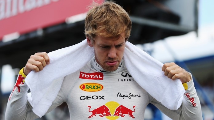 Vettel byl penalizován za předjetí Buttona a klesl na páté místo