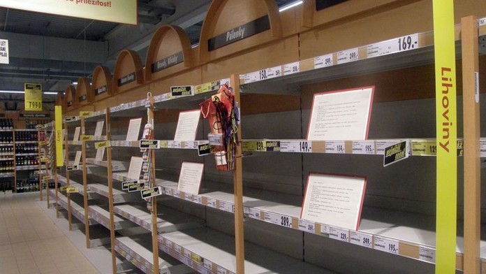 Zkrachujeme, pláčí majitelé barů a chystají žaloby na stát. Ten ale prodělá nejvíc