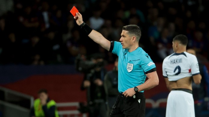 Kdo je kat Česka? Zničil fotbal, pronesl kdysi o sudím Kovácsovi slavný Xavi